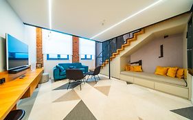Fesh Lofts, 10Min To City Center, Ac & Kitchen
